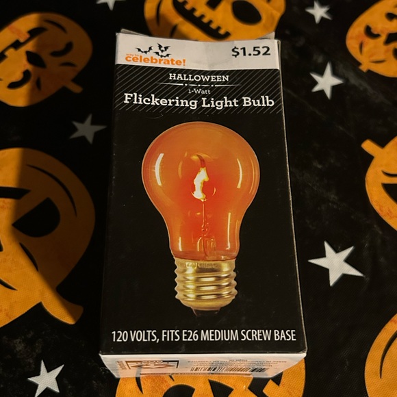 Flickering Halloween Lightbulb Orange - Picture 1 of 2